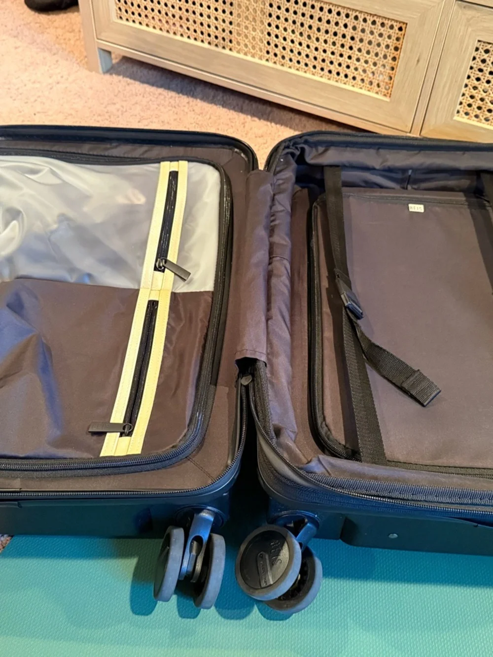 BEIS Black Hard-Shell Carry-On Spinner - Picture 9 of 15